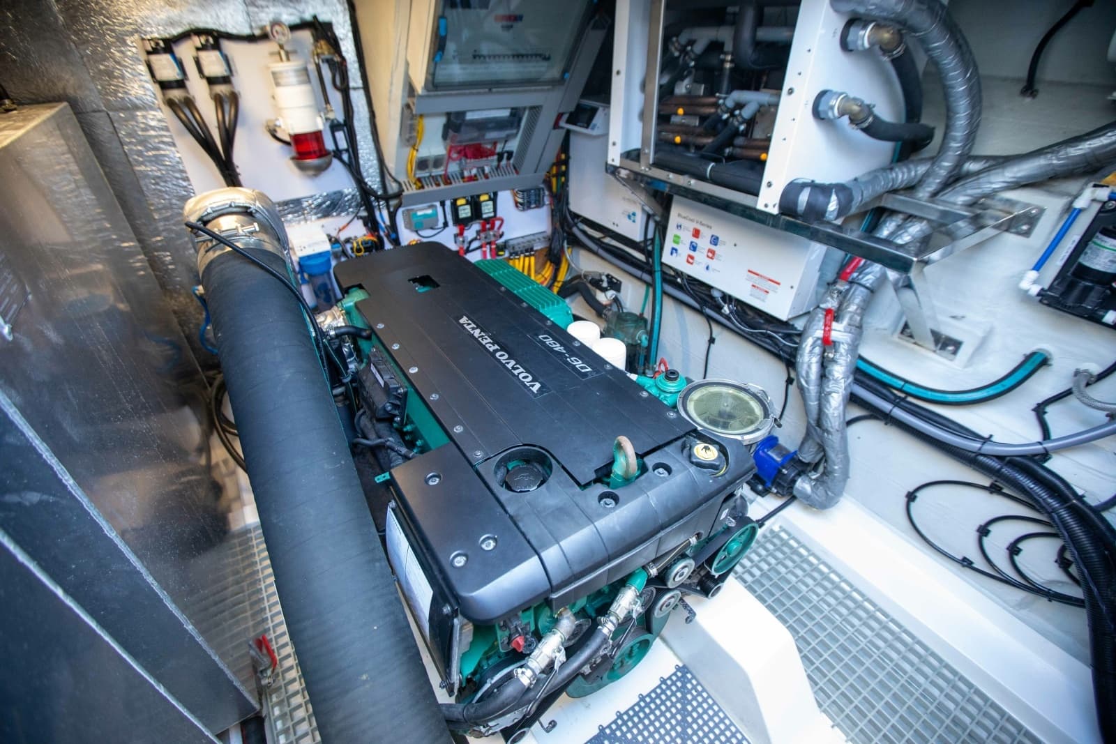 2023 Aquila 54 Yacht