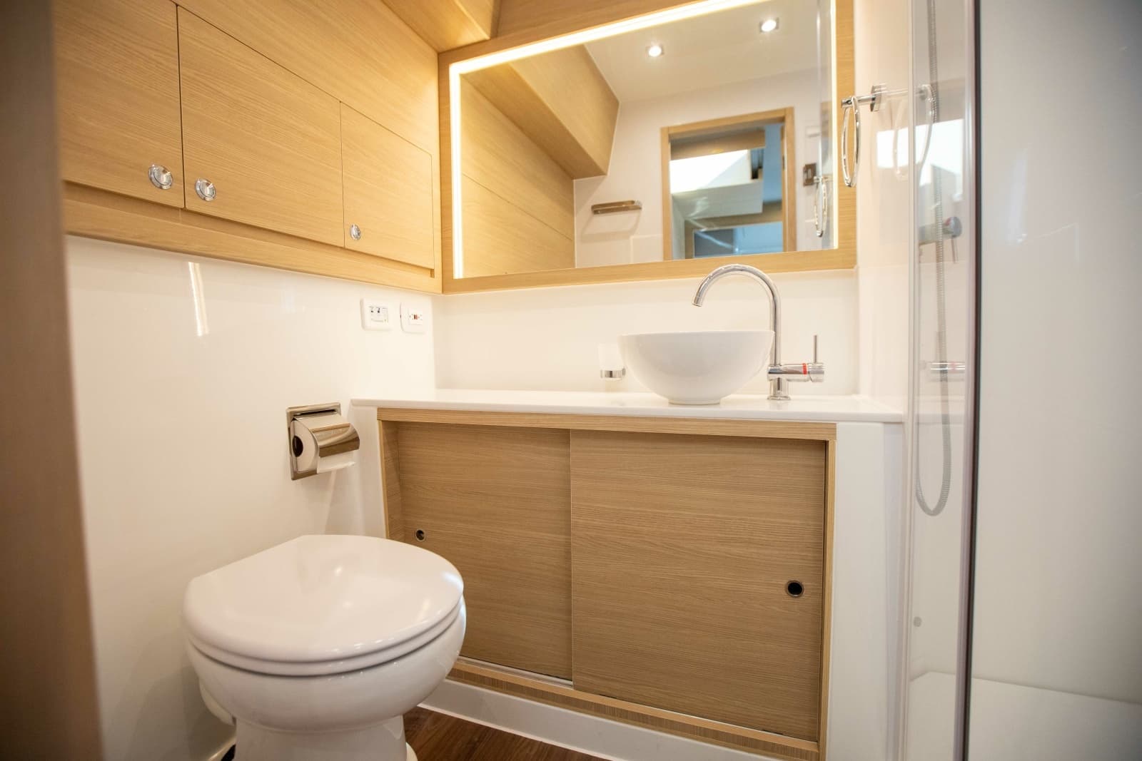 2023 Aquila 54 Yacht