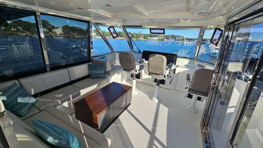 2023 Aquila 54 Yacht