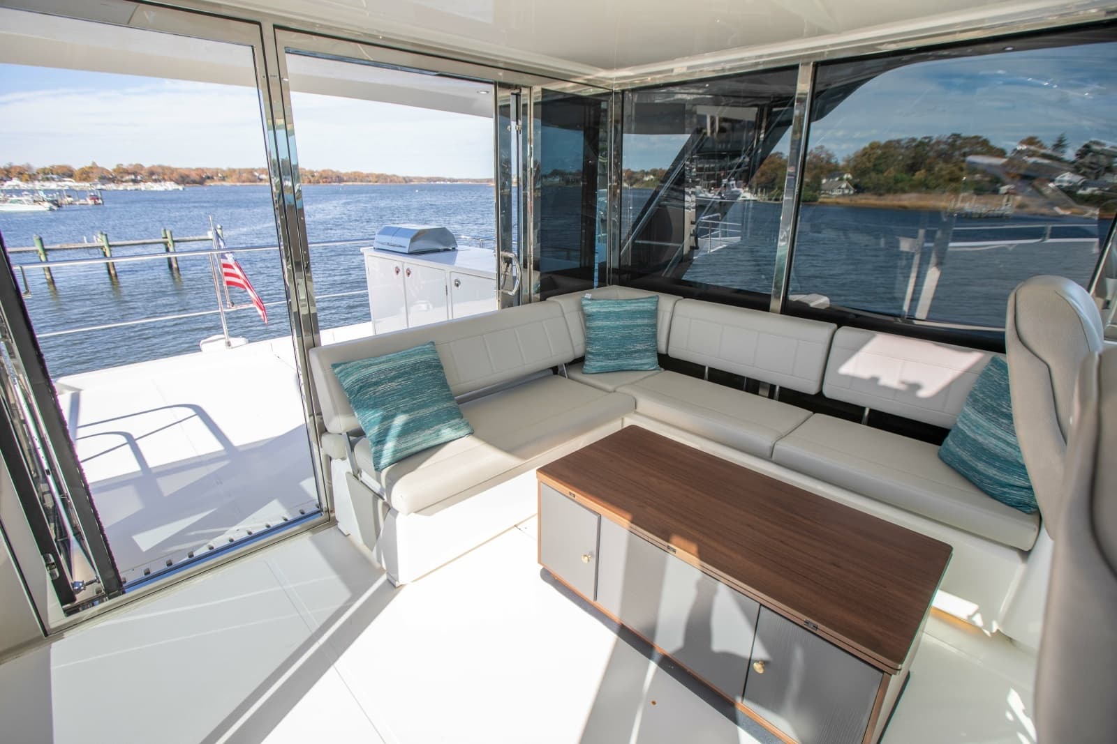 2023 Aquila 54 Yacht