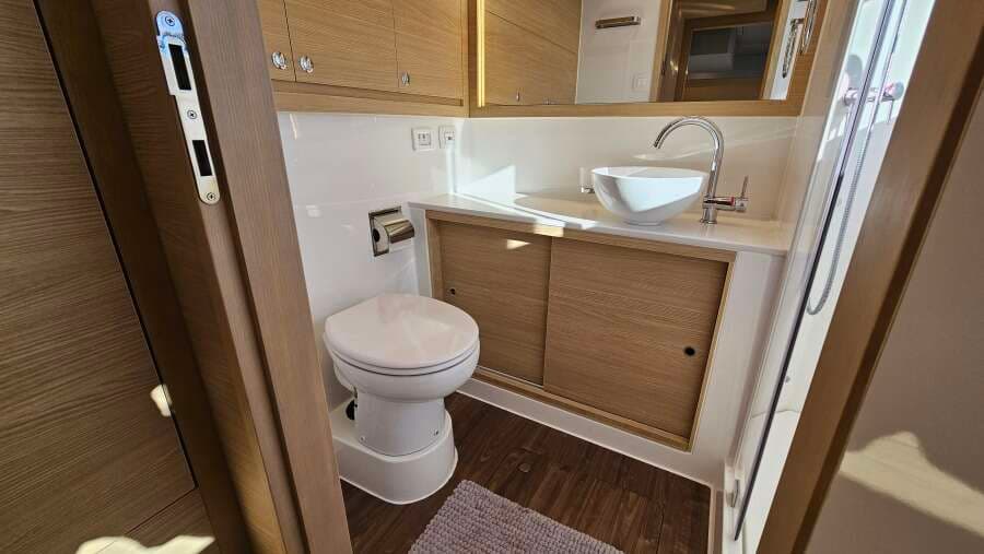 2023 Aquila 54 Yacht