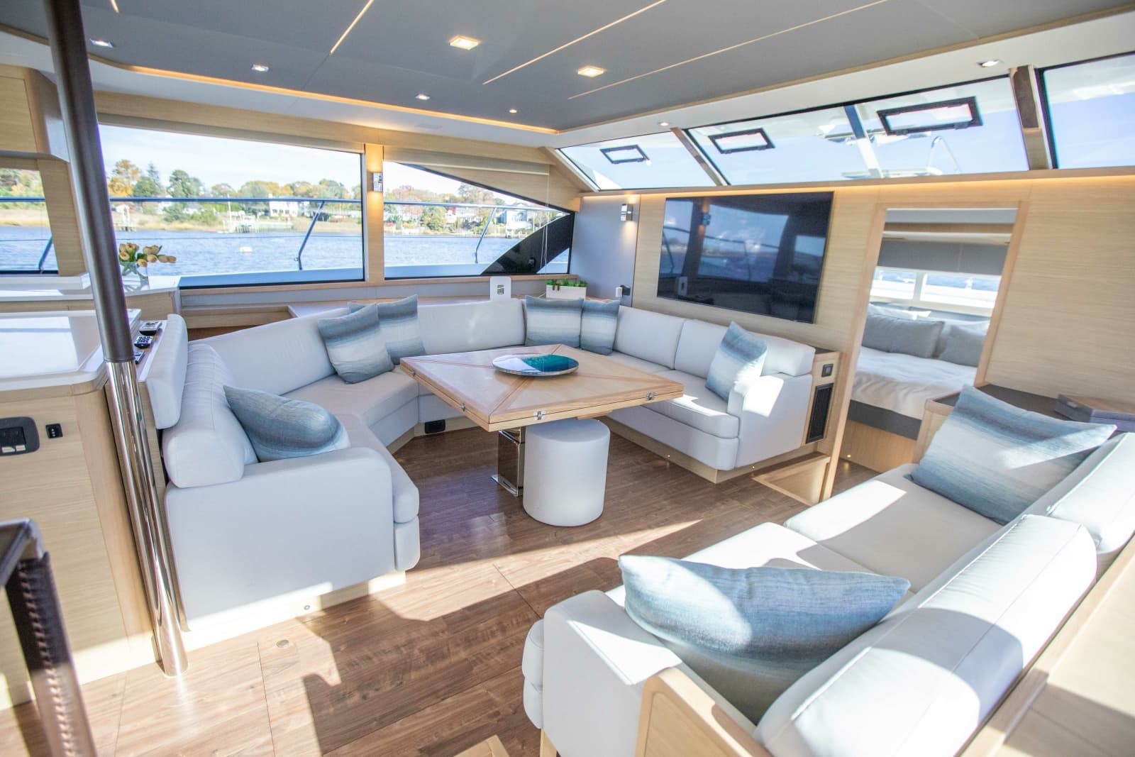 2023 Aquila 54 Yacht