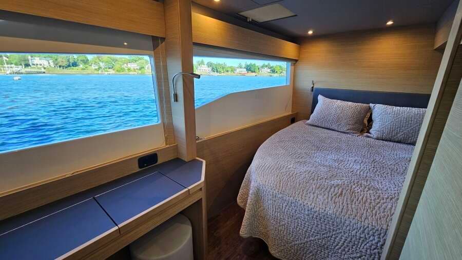 2023 Aquila 54 Yacht