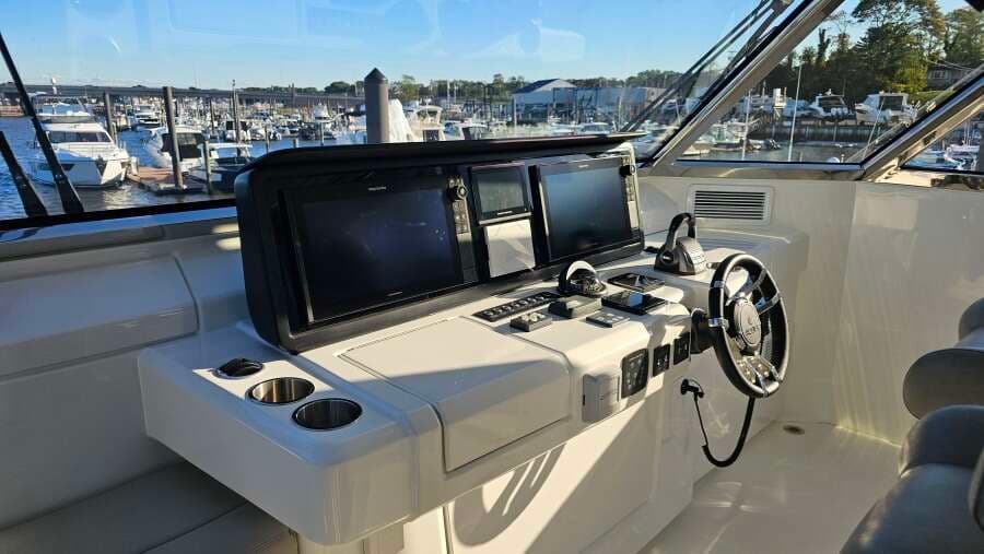 2023 Aquila 54 Yacht