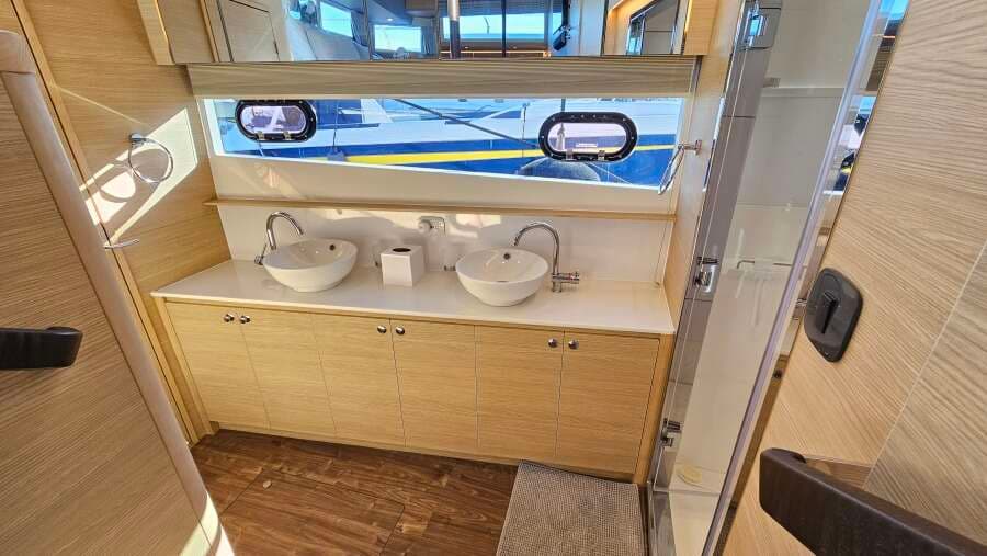 2023 Aquila 54 Yacht