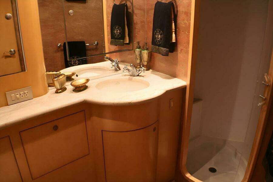 2001 Donzi 73' Sport Fish  Master Head