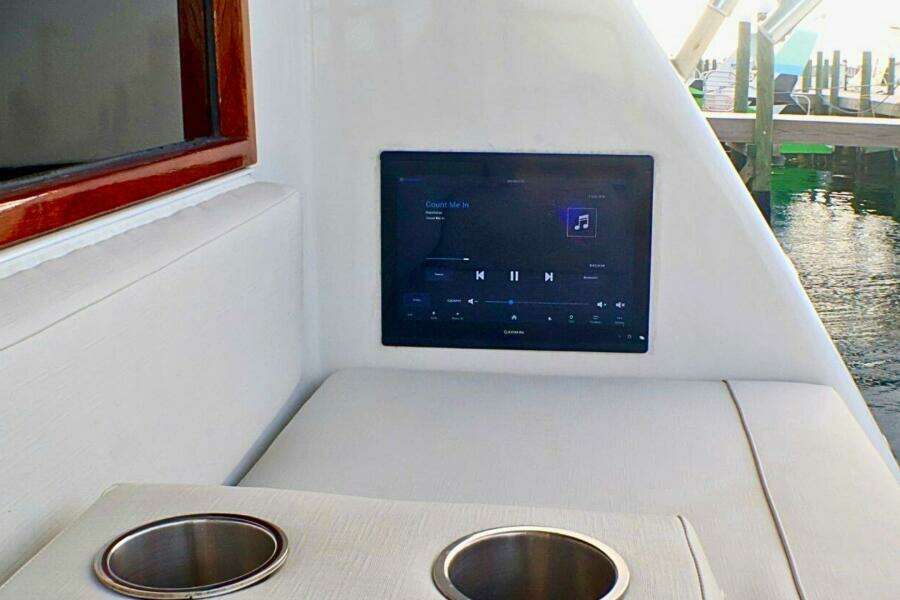2001 Donzi 73' Sport Fish  Cockpit 2