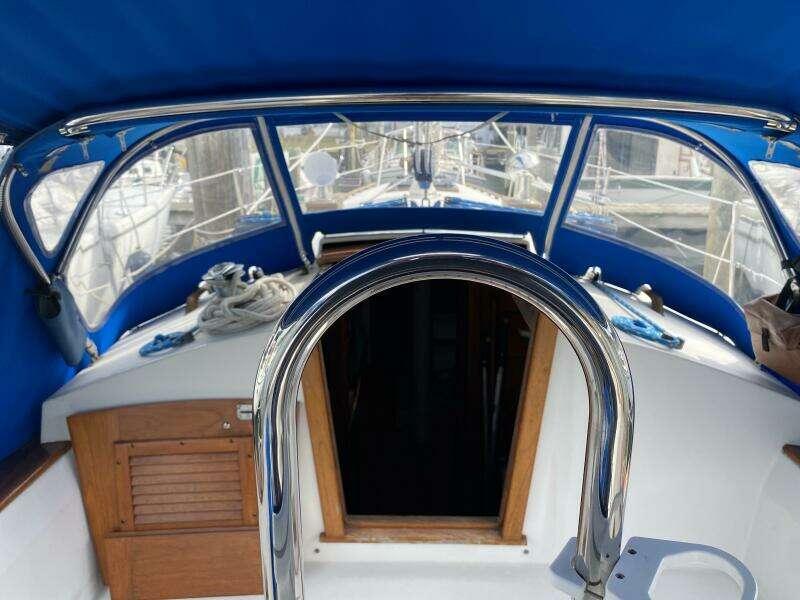 1987 Dickerson 37 aft cockpit