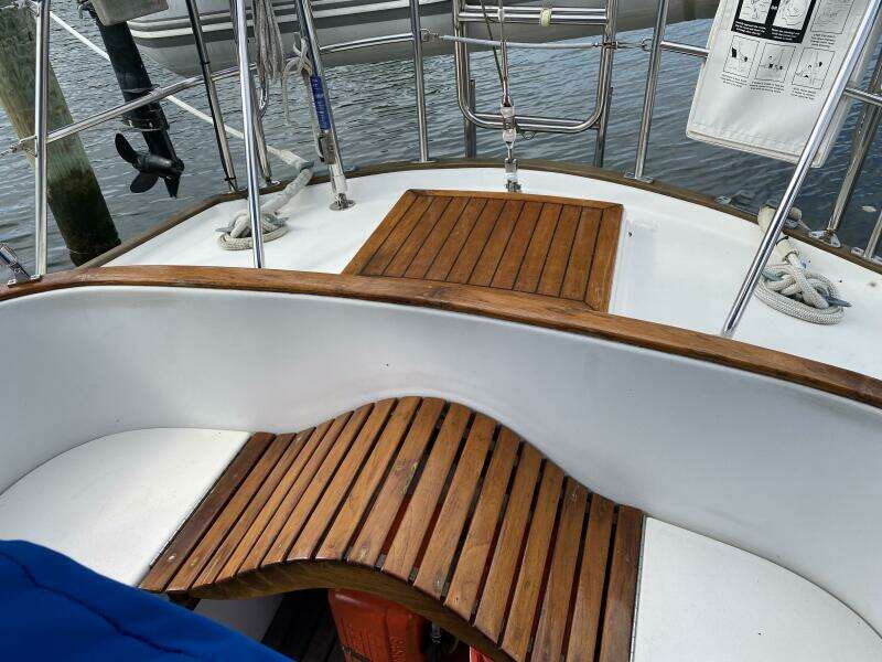 1987 Dickerson 37 aft cockpit