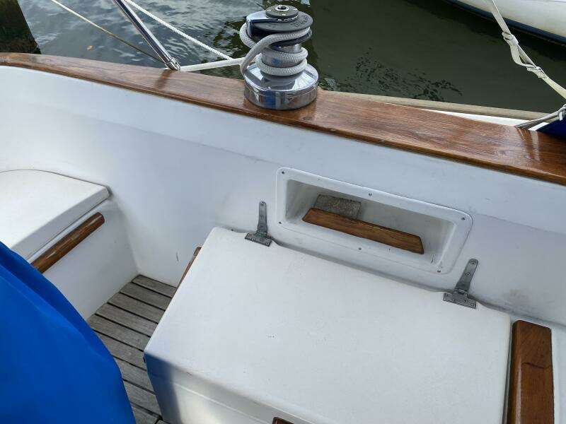 1987 Dickerson 37 aft cockpit