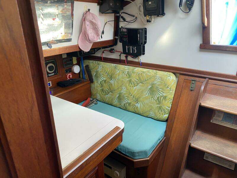 1987 Dickerson 37 aft cockpit