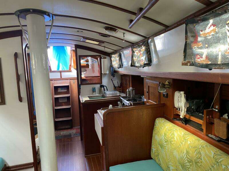 1987 Dickerson 37 aft cockpit