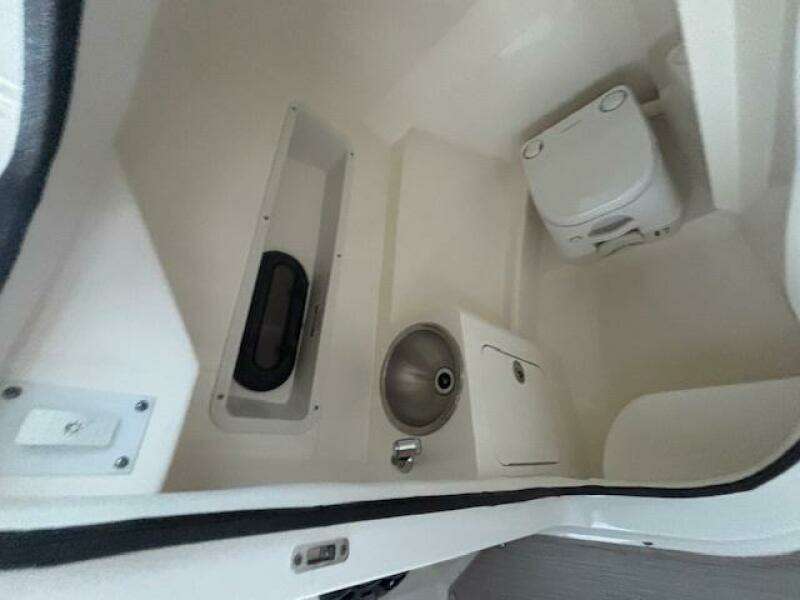 2019 Sea Ray SDX 270