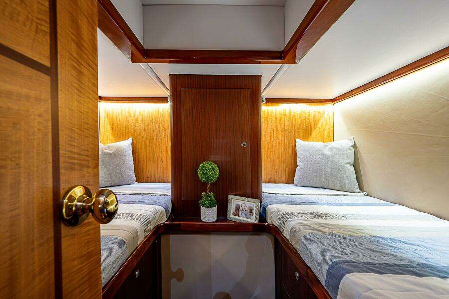 Maverick 55 Lucky -  Forward Stateroom