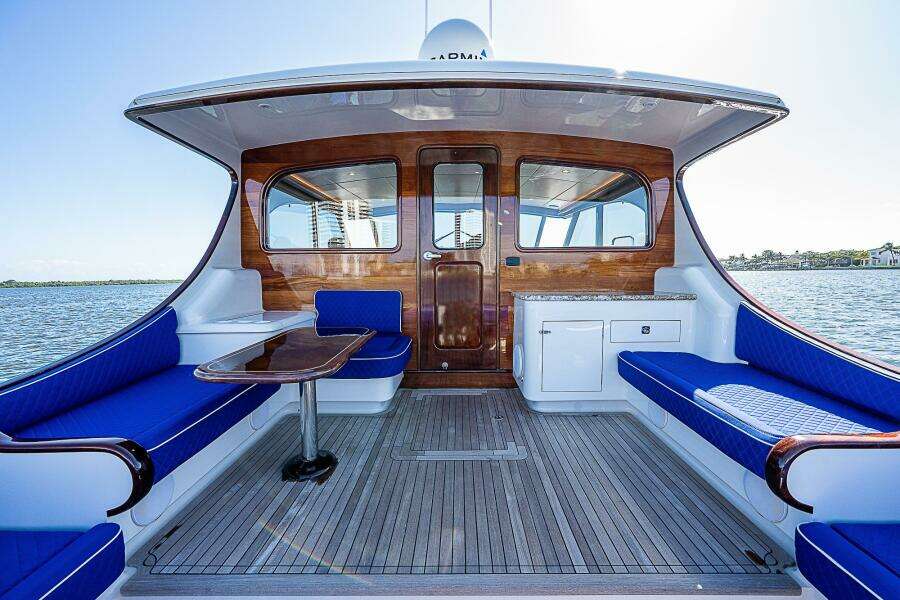 Maverick 55 Lucky - Cockpit