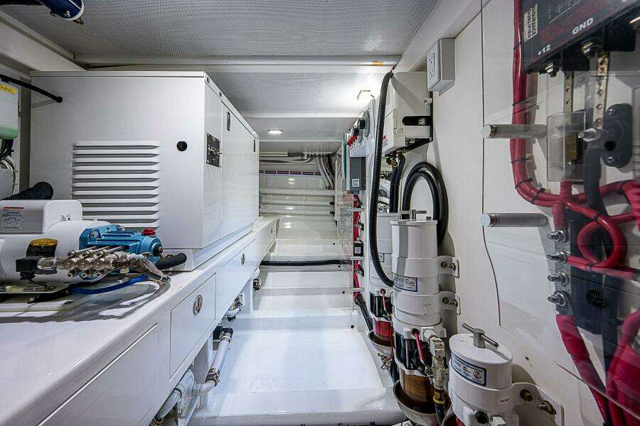 Maverick 55 Lucky -  Engine Room