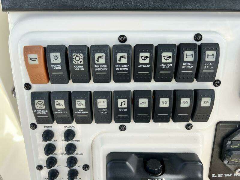 2009 Hydra-Sports 2500 Vector