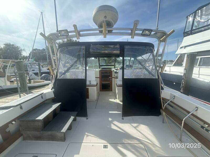 31' Pursuit cockpit forward