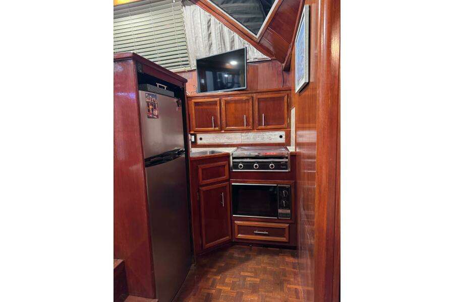 1986 Egg Harbor 37 Convertible