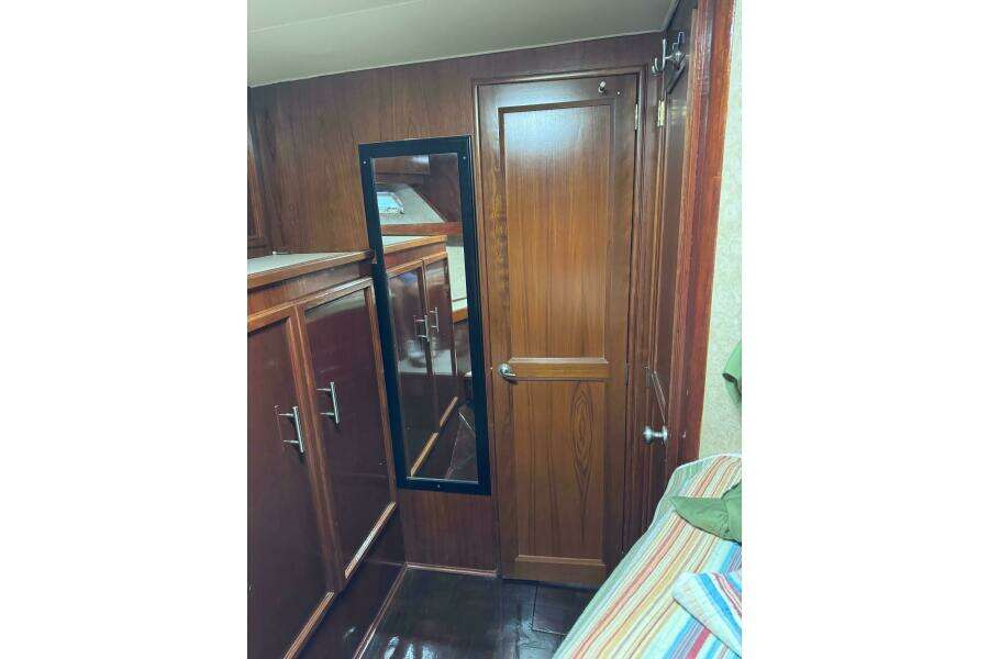 1986 Egg Harbor 37 Convertible