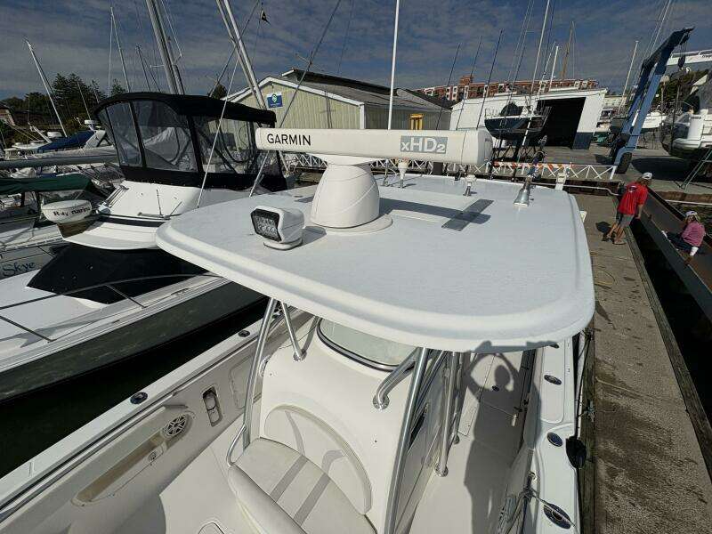 2008 Boston Whaler 320 Outrage Radar