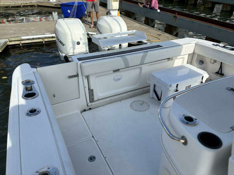 2008 Boston Whaler 320 Outrage Aft Deck