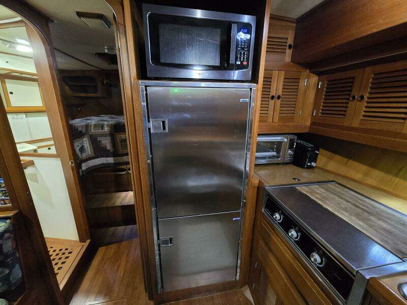 1987 Nova Marine Moorea