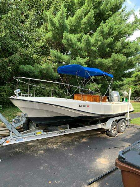 1972 Boston Whaler 21 Outrage Rib Side