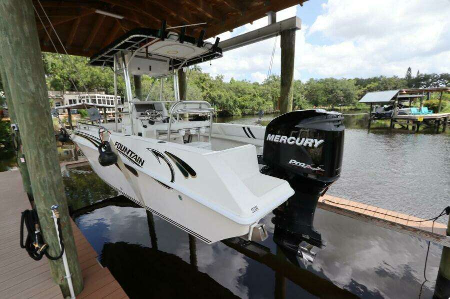 2001 Fountain 25 CC
