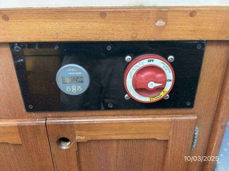 35' Bristol battery monitor-switch