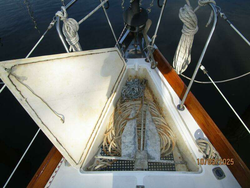 35' Bristol anchor chain locker