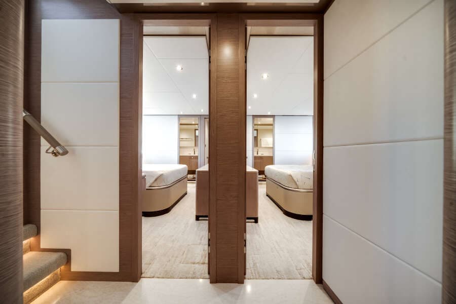 2022 Ocean Alexander 32L