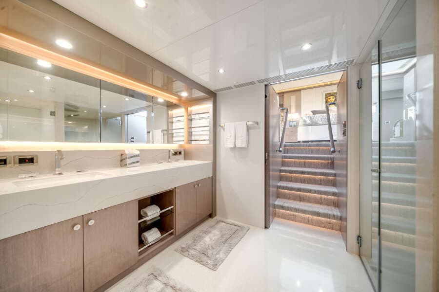 2022 Ocean Alexander 32L