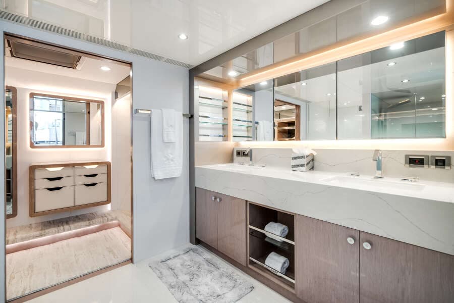 2022 Ocean Alexander 32L