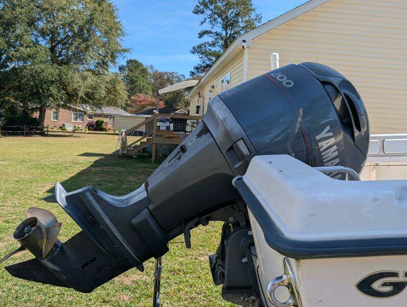 2002 Grady-White 209 Escape