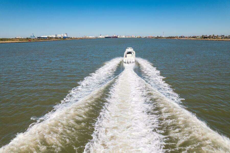 2019 Invincible 39 Open