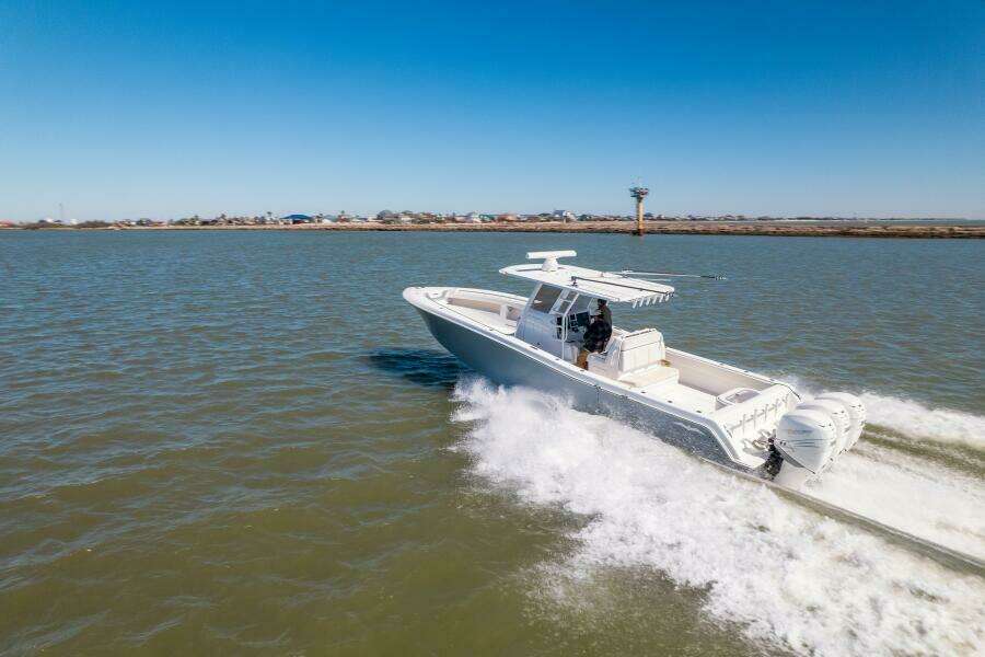 2019 Invincible 39 Open