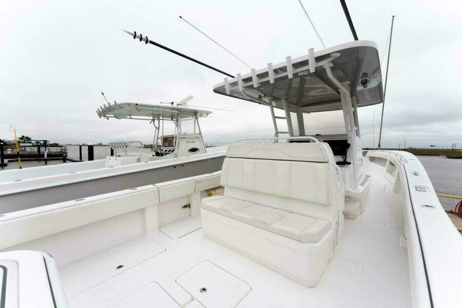 2019 Invincible 39 Open