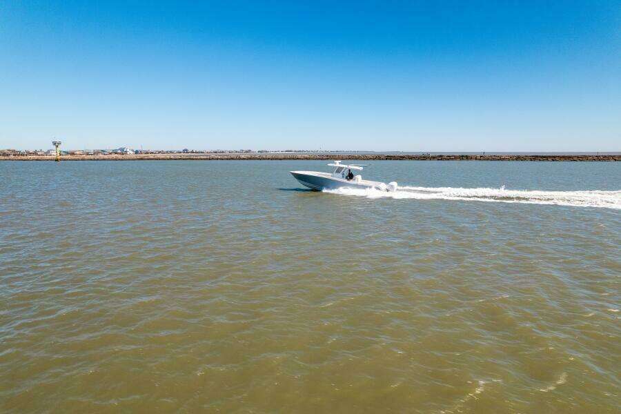 2019 Invincible 39 Open