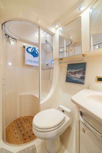 2001 Sea Ray 540 Cockpit Motor Yacht