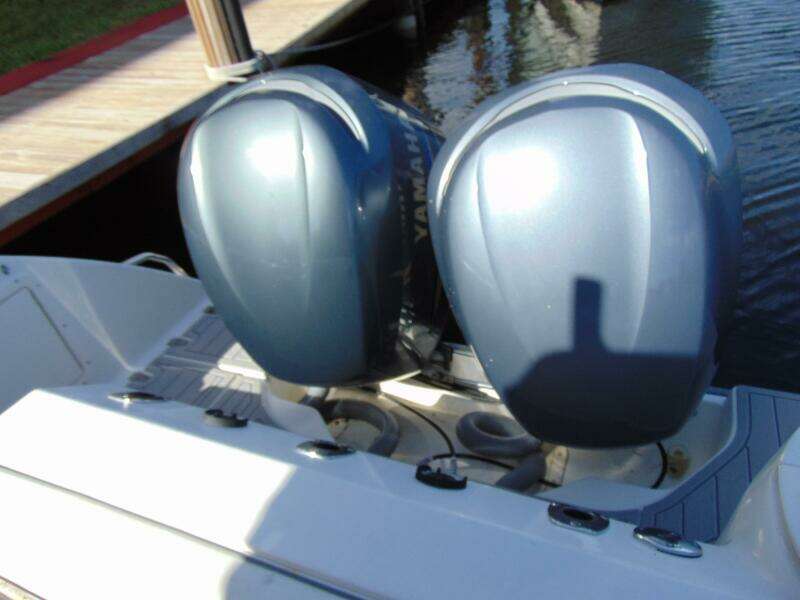 2001 Boston Whaler 26 Outrage
