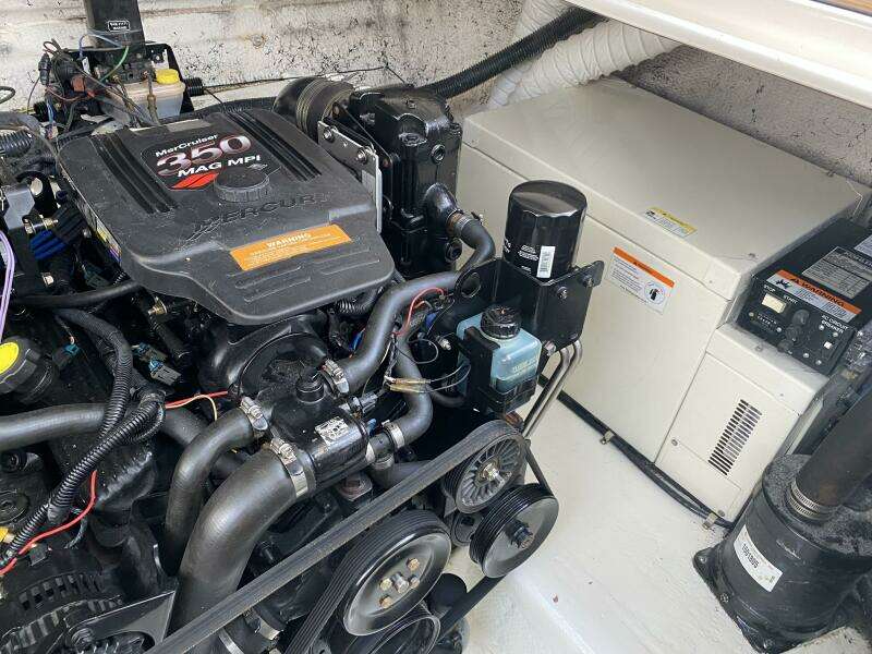 2003 Rinker 342 Fiesta Vee