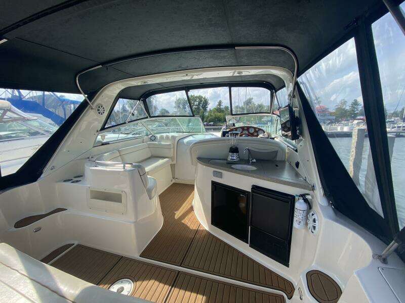 2003 Rinker 342 Fiesta Vee