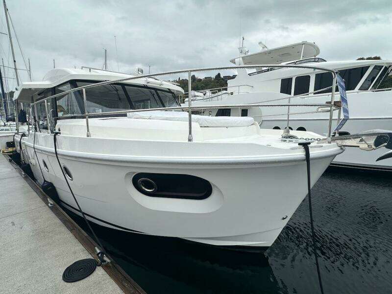 2024 Beneteau Swift Trawler 41 Sedan