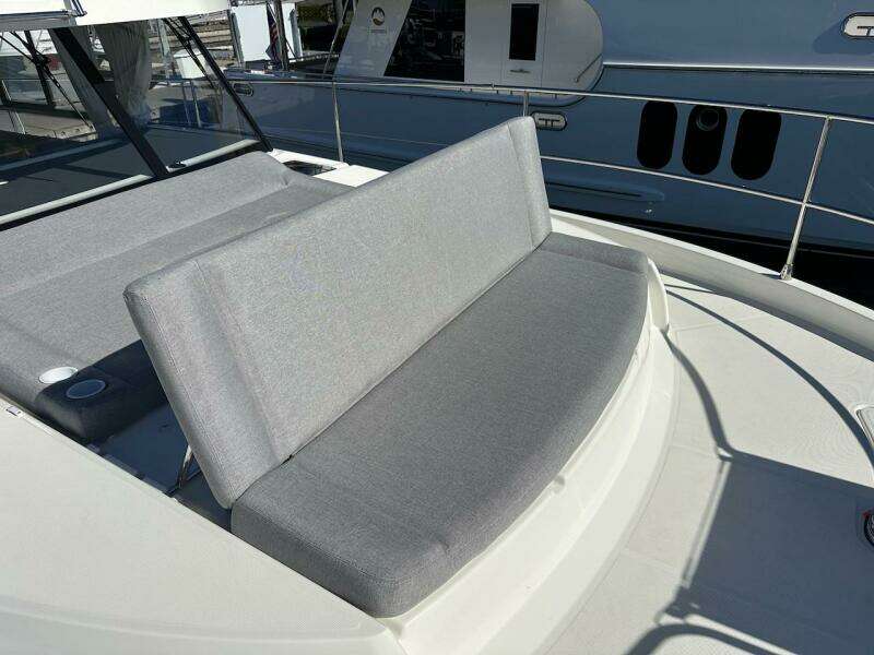 2024 Beneteau Swift Trawler 41 Sedan