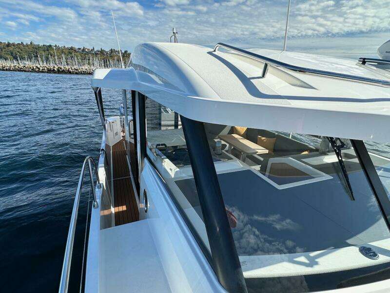2024 Beneteau Swift Trawler 41 Sedan