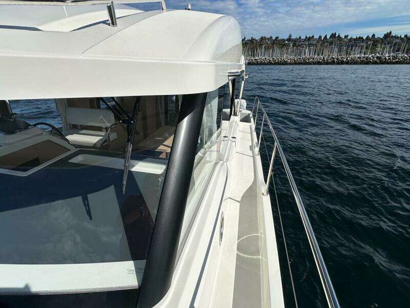 2024 Beneteau Swift Trawler 41 Sedan