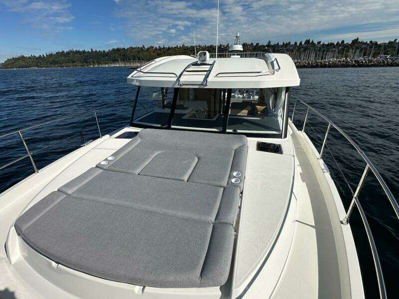 2024 Beneteau Swift Trawler 41 Sedan