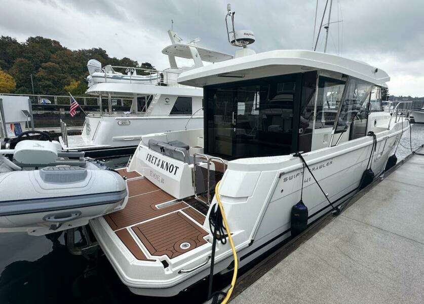 2024 Beneteau Swift Trawler 41 Sedan