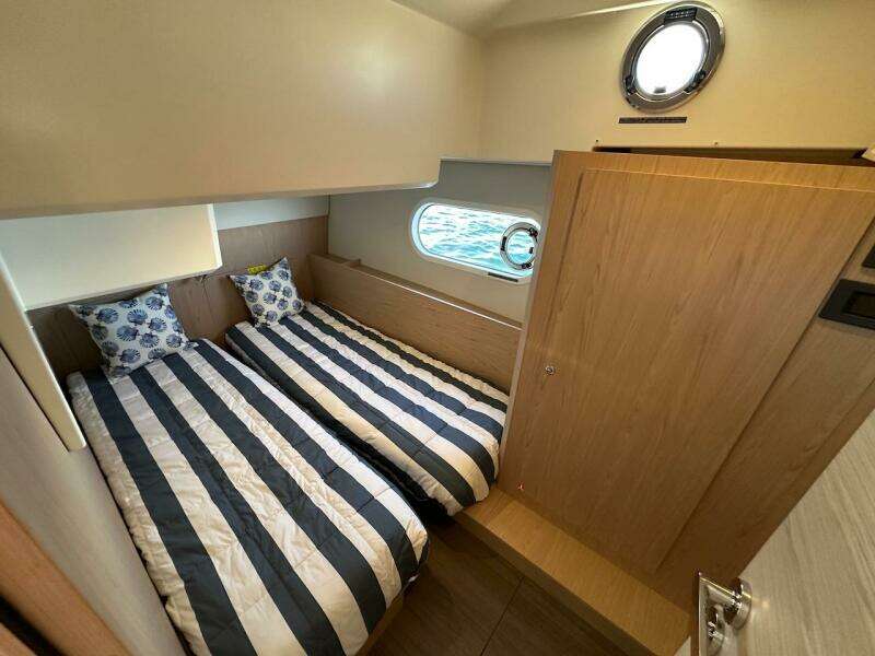 2024 Beneteau Swift Trawler 41 Sedan